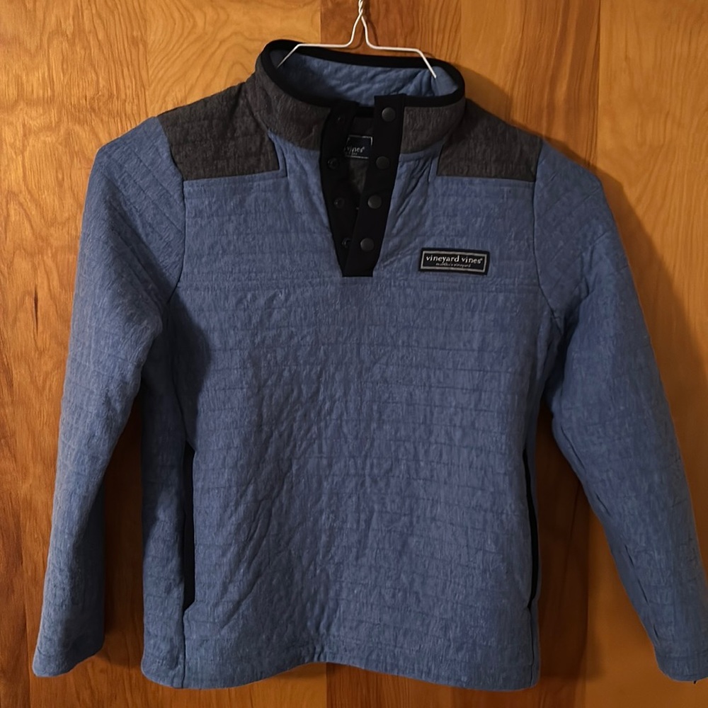 Gray and blue crewneck vineyard vines